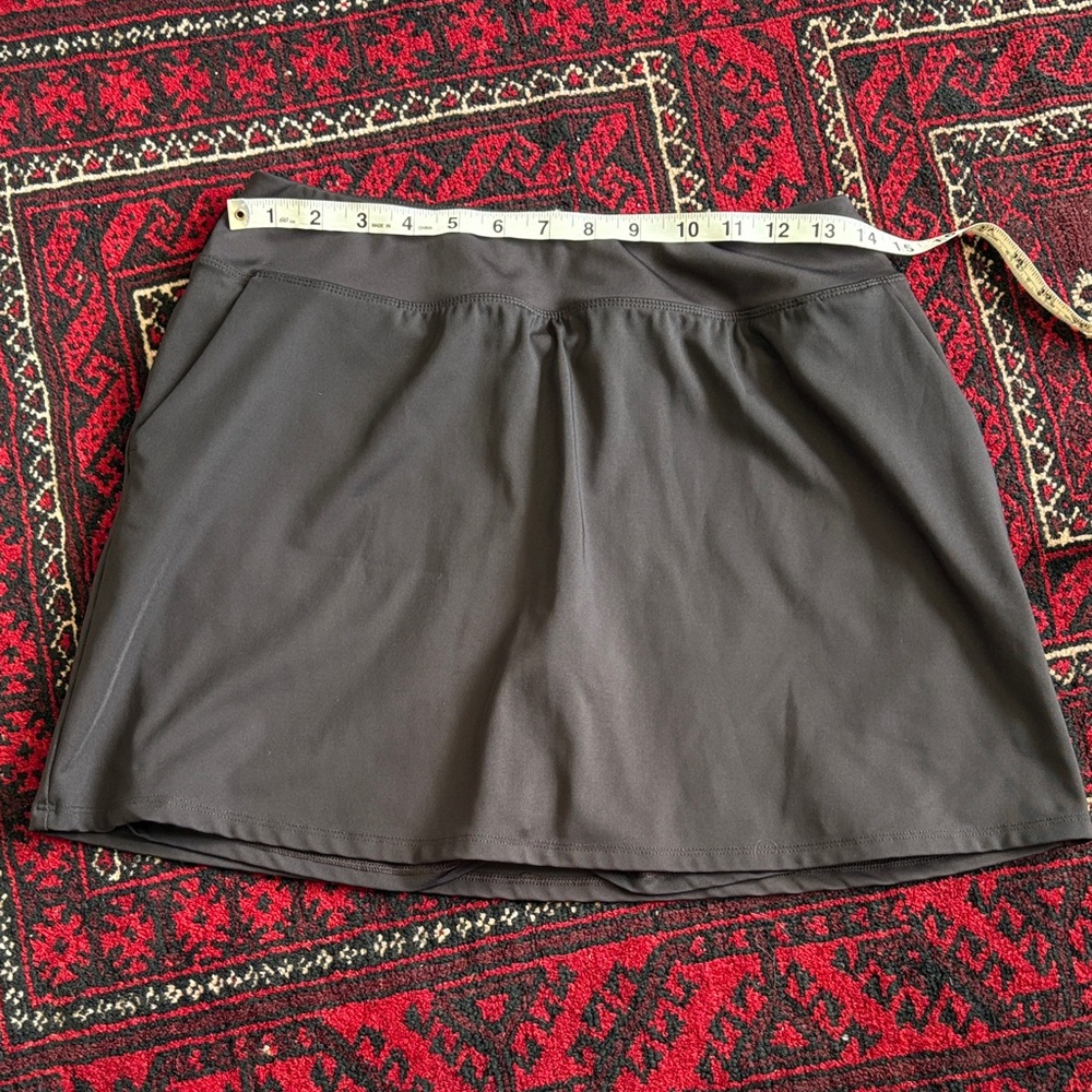 Tommy Bahama Black Golf/Tennis Skort size small like new condition